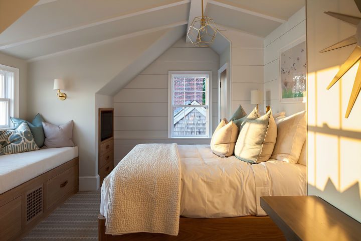 New England Glamour With Mediterranean Flair interior 5