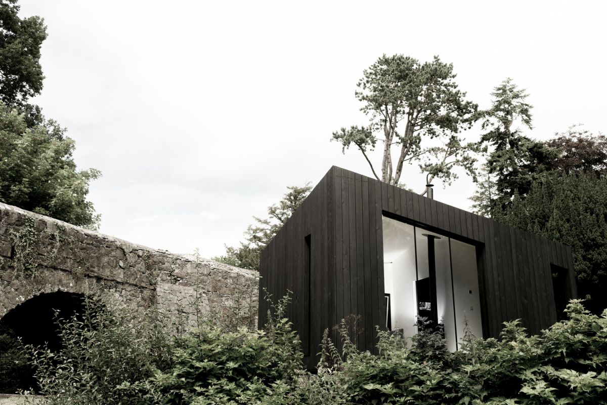 The large windows are also designed to frame the views and to connect the cabins to their surroundings