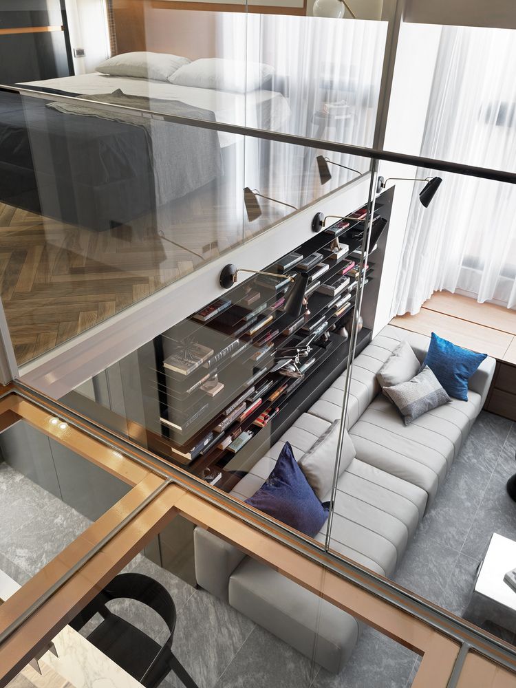 The glass walls and railings create a very strong bond between the two floors