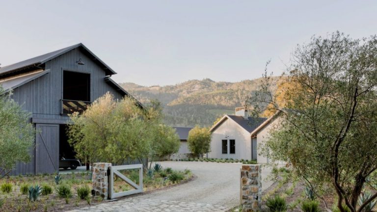 Modern California Residence With Farmhouse-Inspired Details