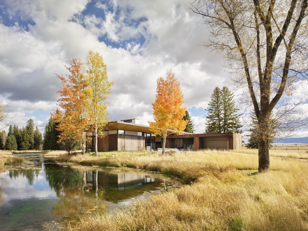 The pavilion is the fifth project developed by the architects on this beautiful property