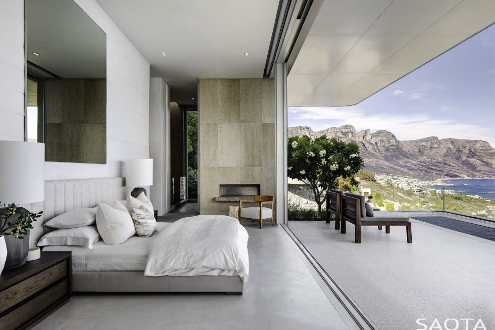 The relationship between the house and its natural surroundings stands at the core of this entire project