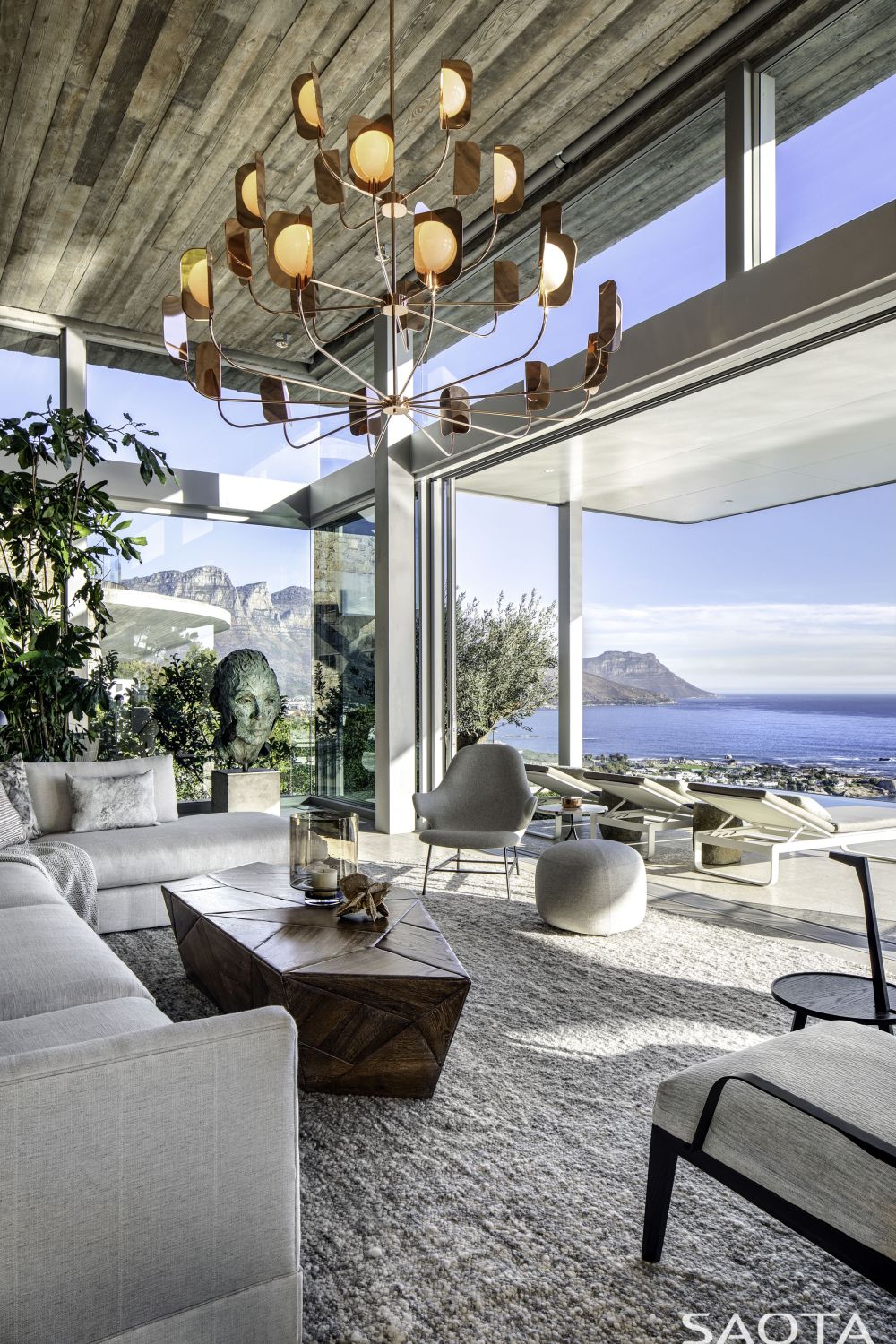 All areas with no exception have a very stylish and sophisticated vibe