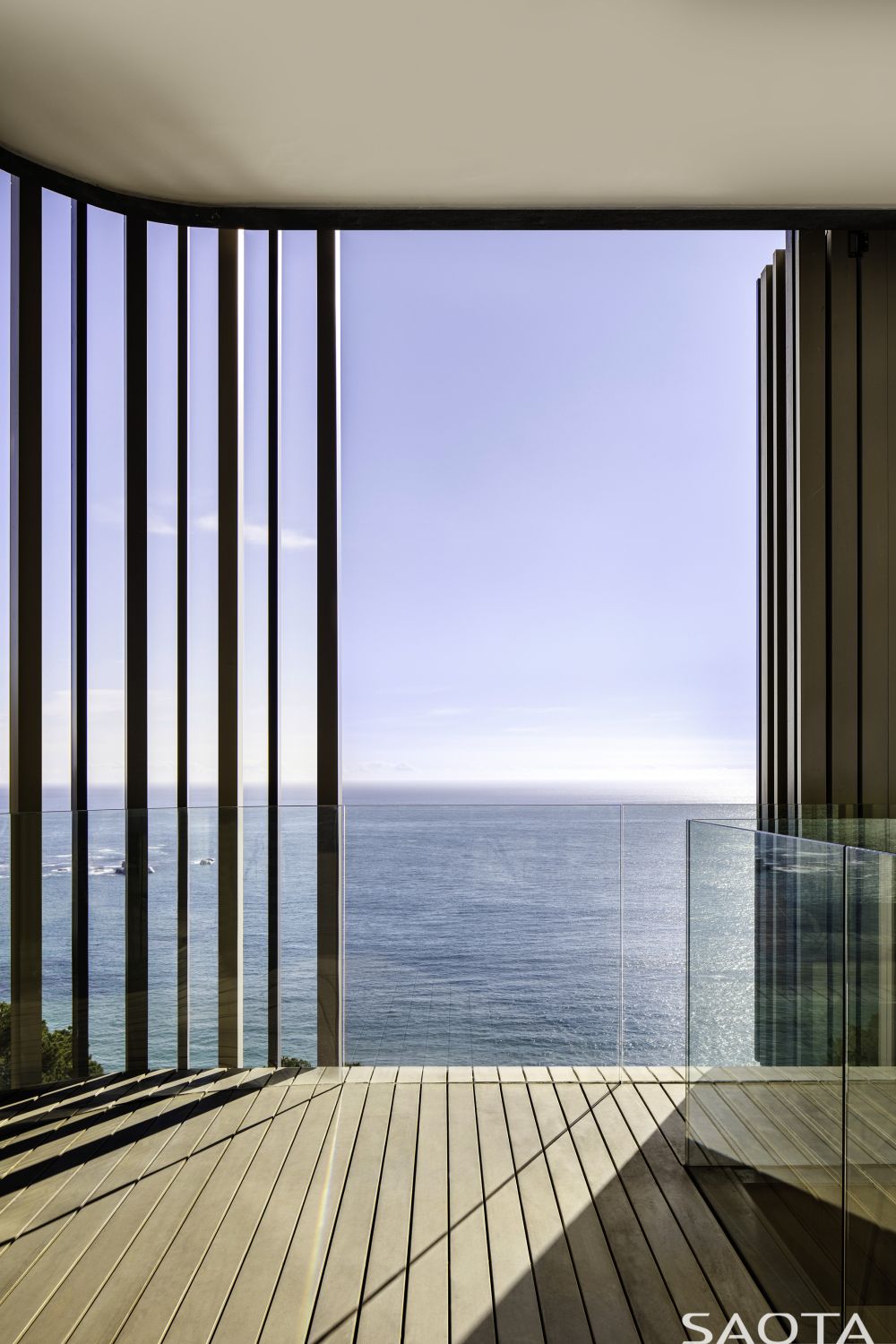 All sections of the house enjoy panoramic views of their surroundings, including views towards the ocean