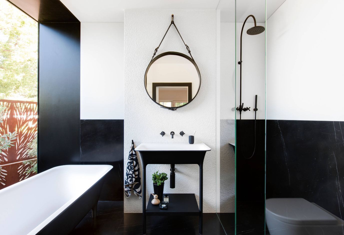Black And White Bathroom Designs That Show Simple Can Also Be Interesting Decorpion Black And White Bathroom Designs That Show Simple Can Also Be Interesting Decorpion