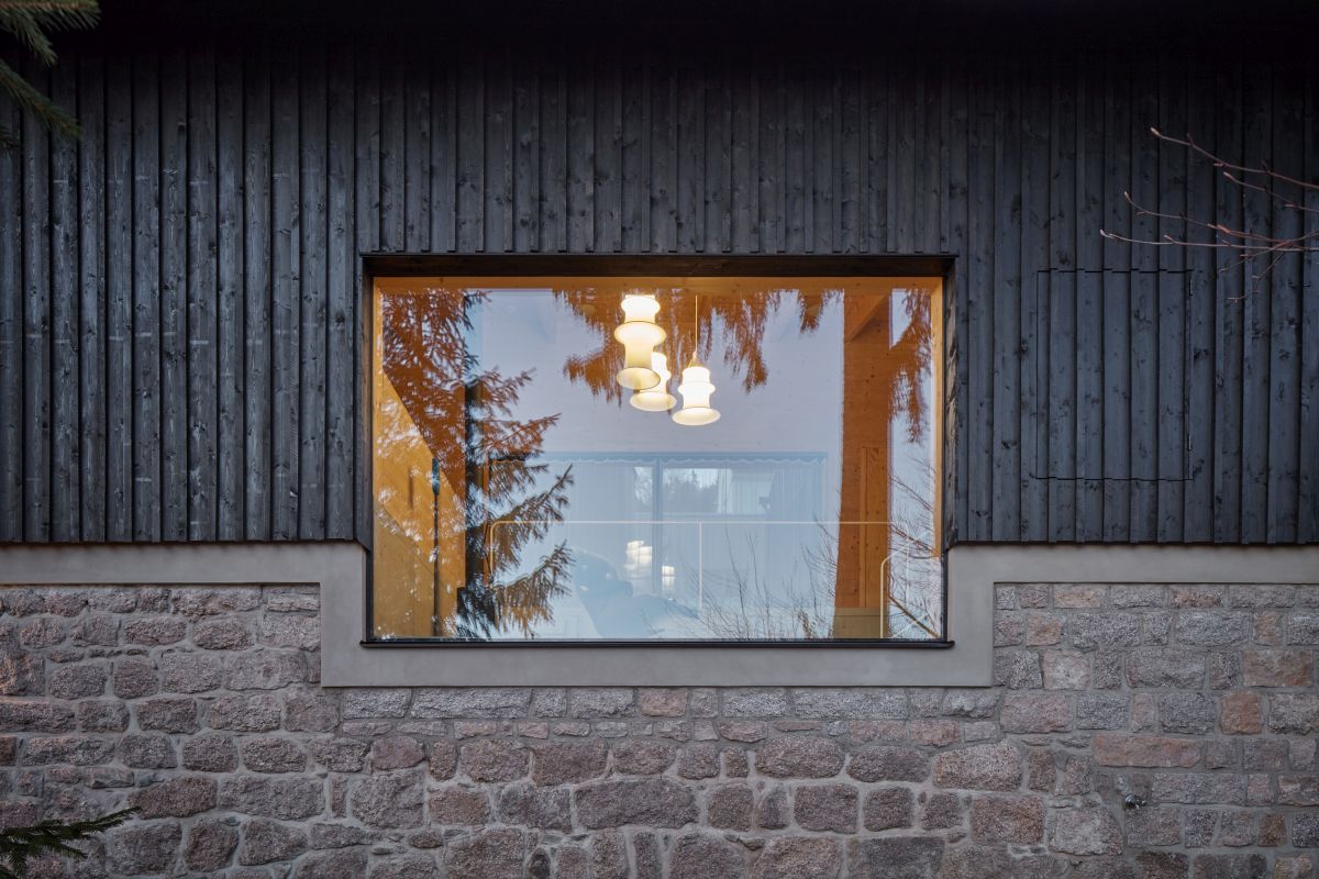 The transition between the materials, the old and the new is quite harmonious but also quite sudden