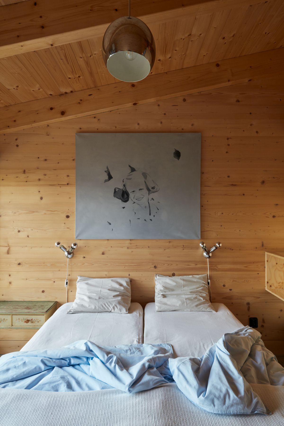 The same combination of modern, Nordic and industrial and featured in all the main spaces throughout the house