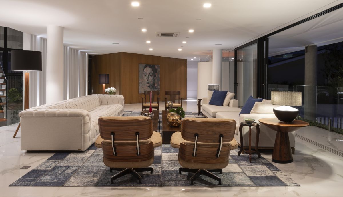 Even though the living area is very breezy and open it also looks and feels very warm and welcoming
