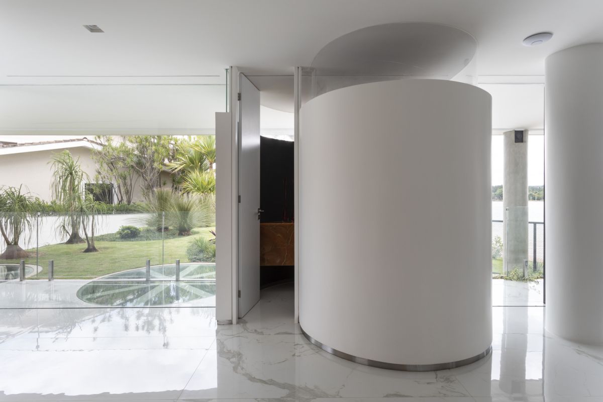 The new design features a balanced combination of smooth curves and clean linear surfaces