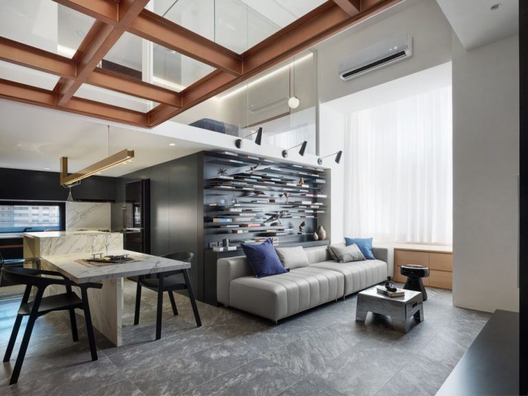 Fantastic Apartment With A Small Footprint And A High Ceiling