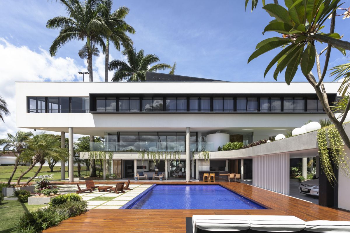 The upper level is structurally independent from the rest of the house