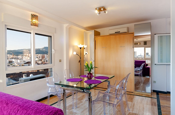 Transparent dining table chairs allow you to highlight the accent hue