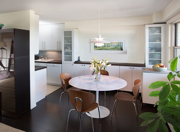 Sensuous curves of the Tulip table complement the Globus chairs perfectly