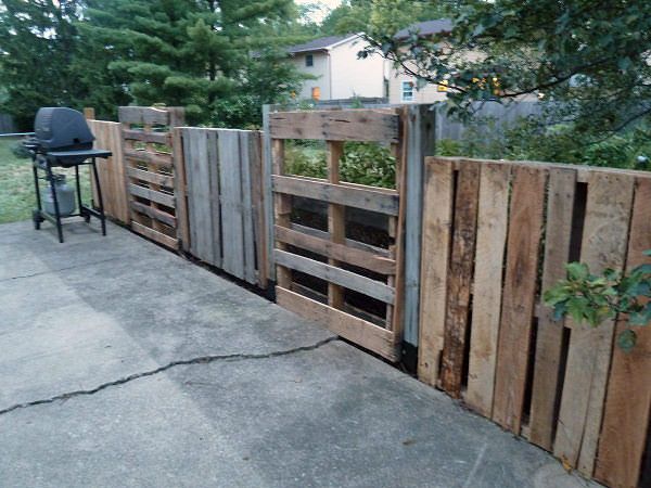 How To Build A Backyard Fence With Cheap Materials