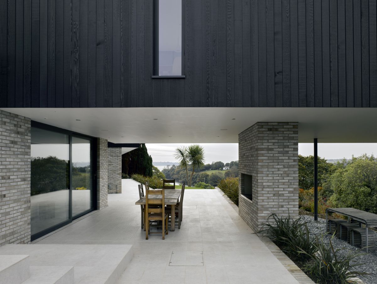 A separate barbecue area is set up next to the deck, at a lower level and closer to the valley