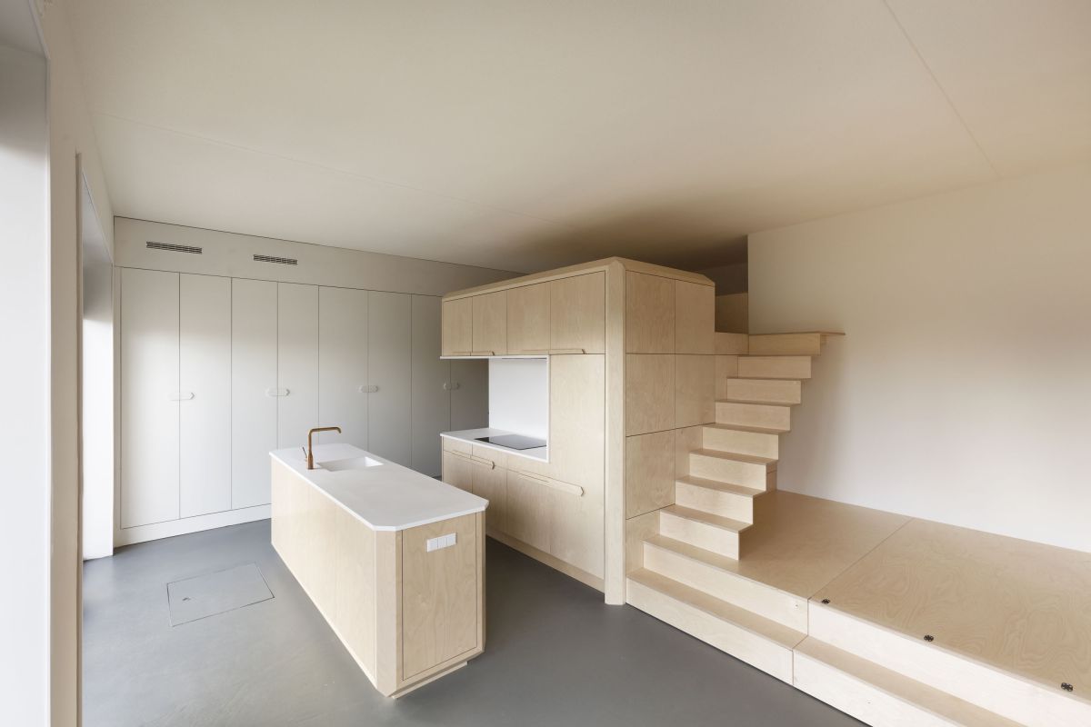 The bed under the platform can be pulled out, creating an extra bedroom for the guests