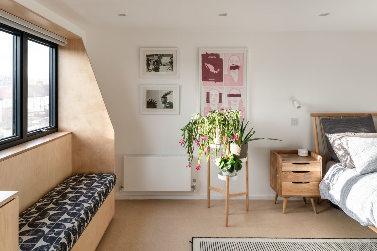 The windows form cozy seating nooks with comfortable benches and they give the bedroom a very inviting look