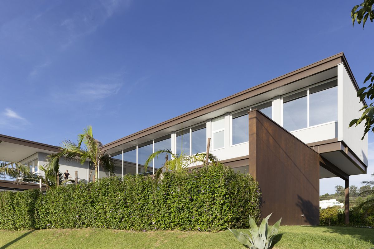 The weathered steel surfaces have a really nice patina and definitely give the house a lot of character