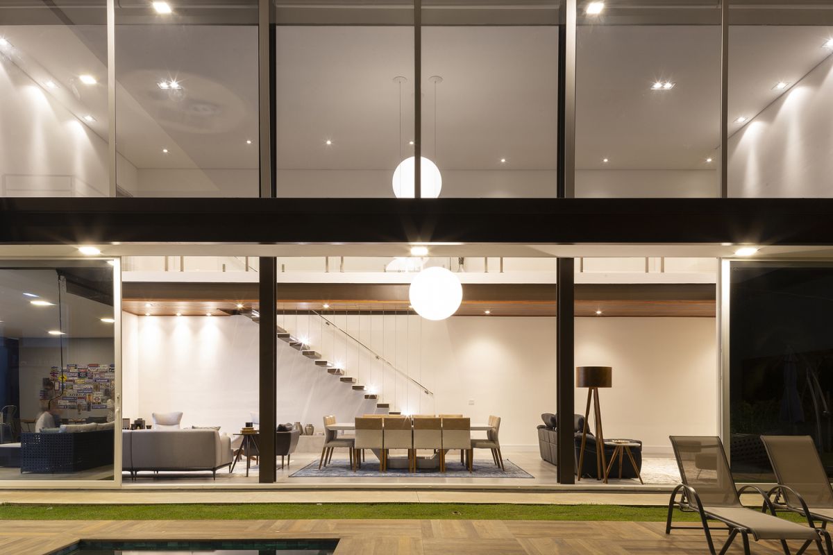 The living area is a double-height volume with huge windows and a wonderfully strong bond with the outdoors