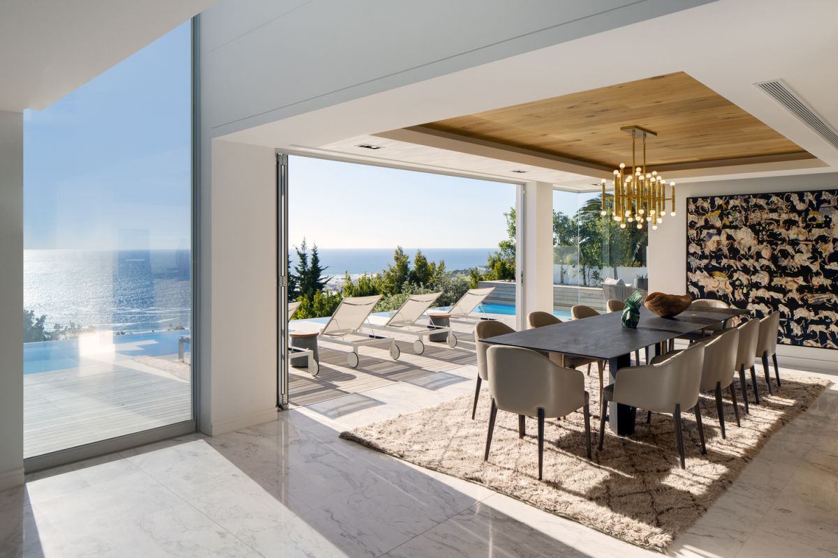 Large glass surfaces and huge openings allow the outdoors inside the house and the views to become a part of the decor