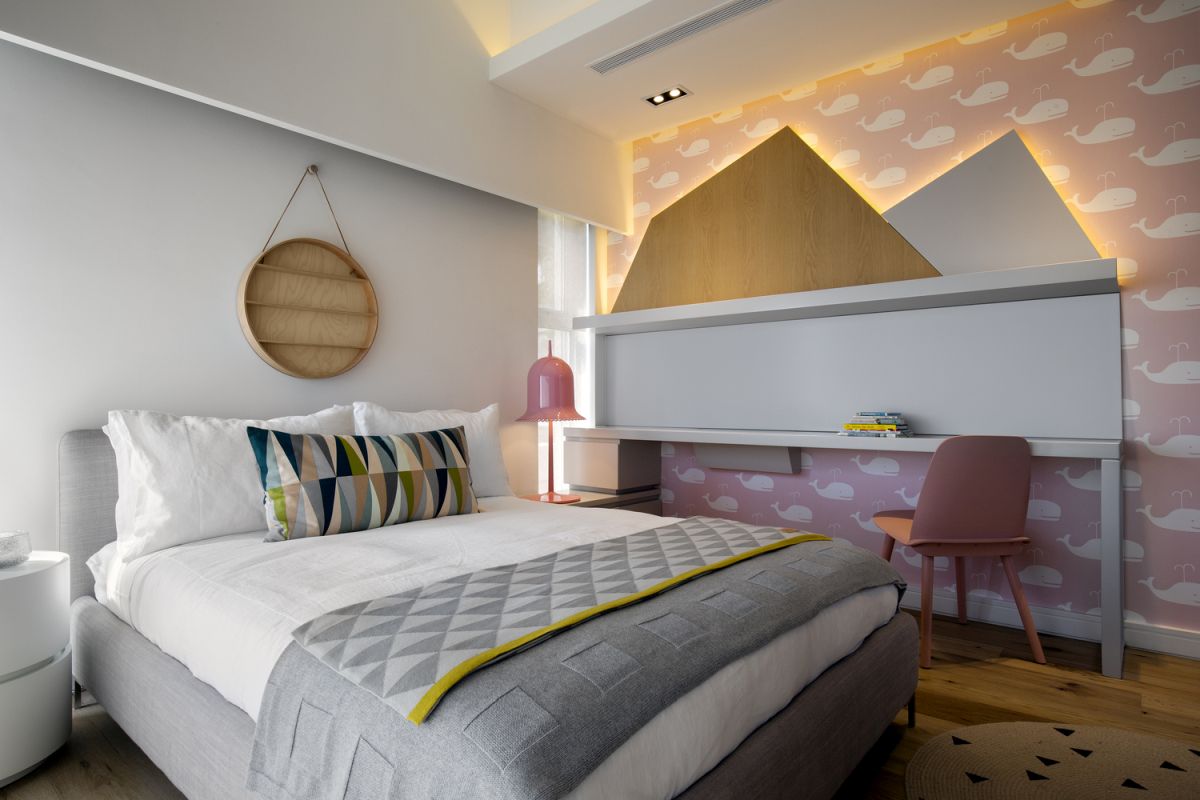 The two bedrooms designed for the children are very chic and playful but retain a simple aesthetic