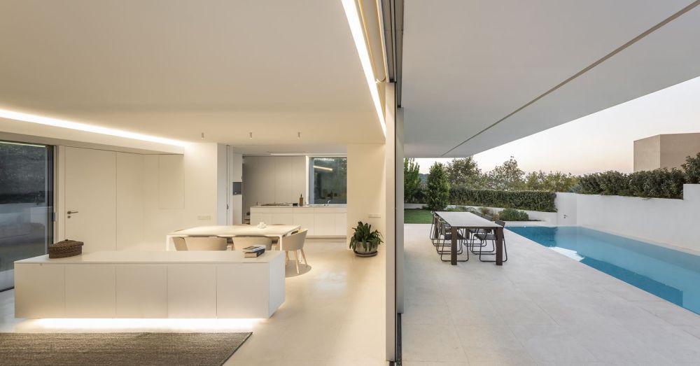 The ground floor living areas lack the usual ceiling-mounted light fixtures, featuring LED strips instead