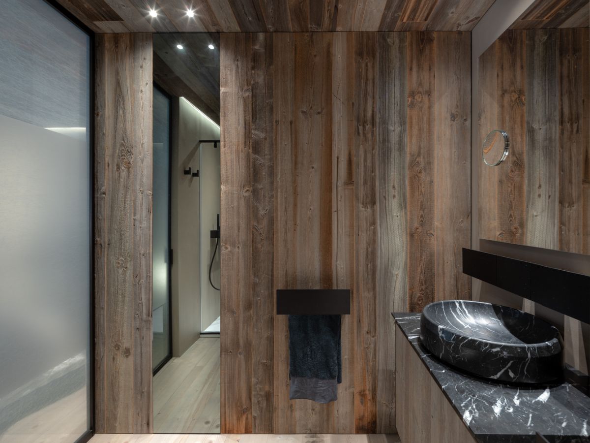 The same reclaimed wood was even used on some of the bathroom walls as a way of maintaining a cohesive look throughout the house