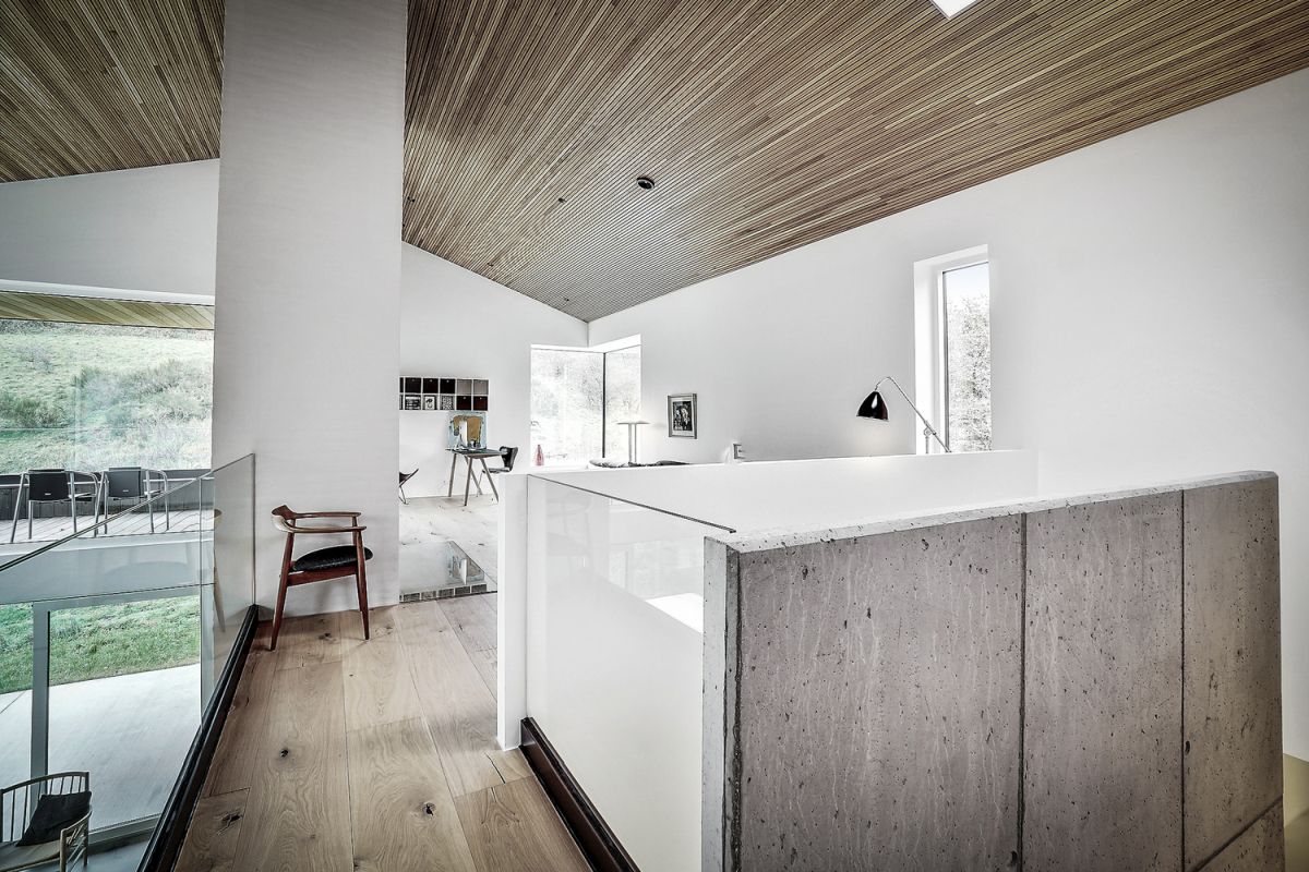 The interior design is simple, defined by crisp white walls, wooden floors and matching ceilings