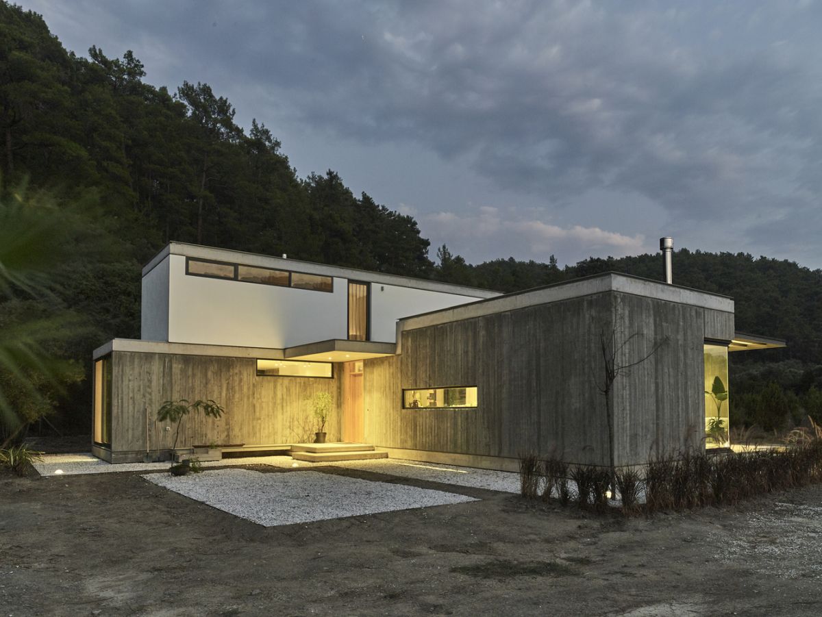The overall layout of the house is quite unusual and that gives this project lots of character