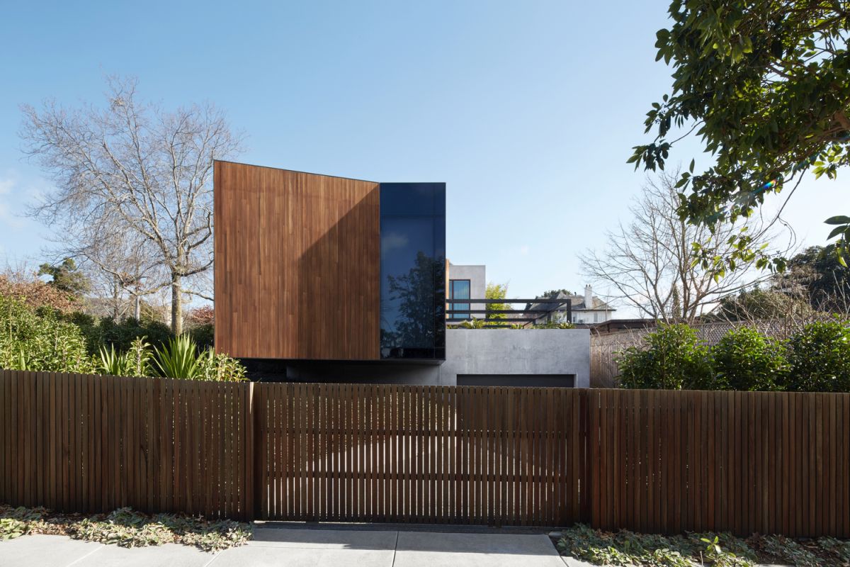 Although large and open, the first floor terrace is well shielded from curious eyes