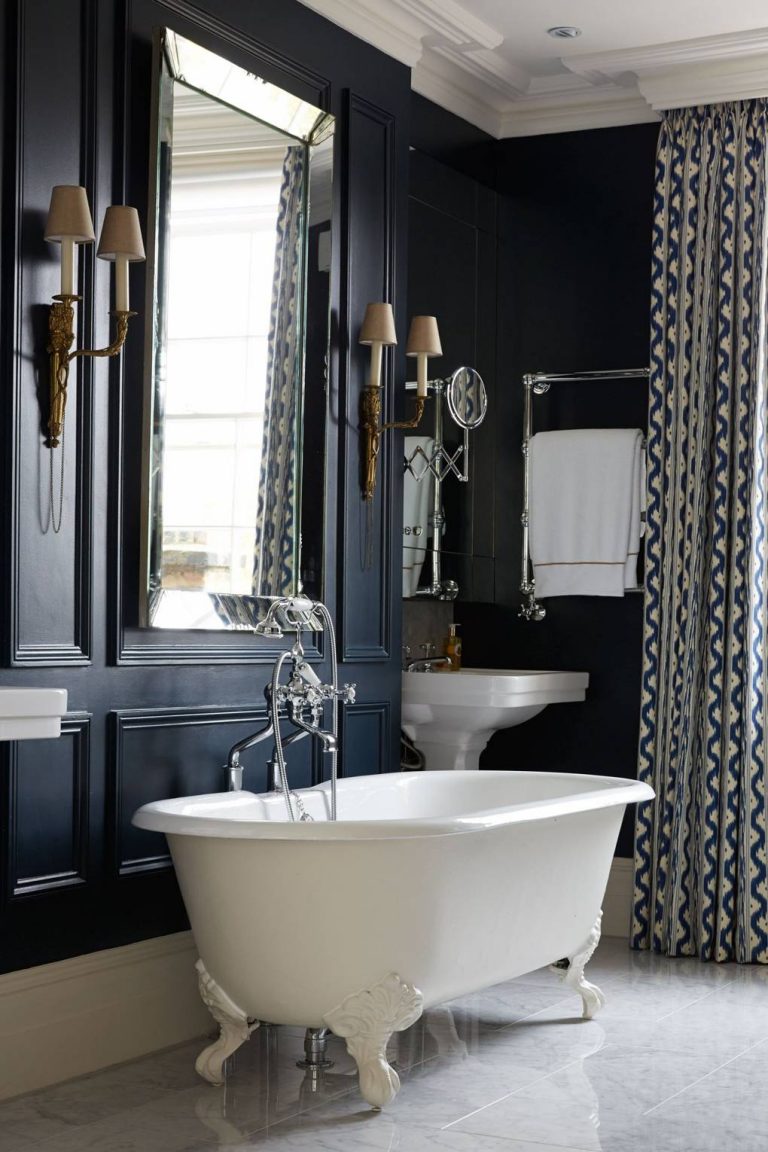 How to Create a Victorian Style Bathroom with a Modern Touch