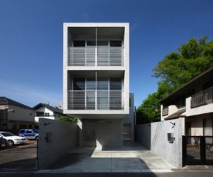 Concrete House in Minamikarasuyama- tiny space