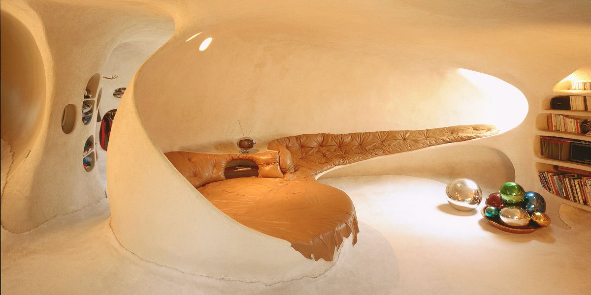 The moldable materials used throughout give the house plasticity and a very organic appearance