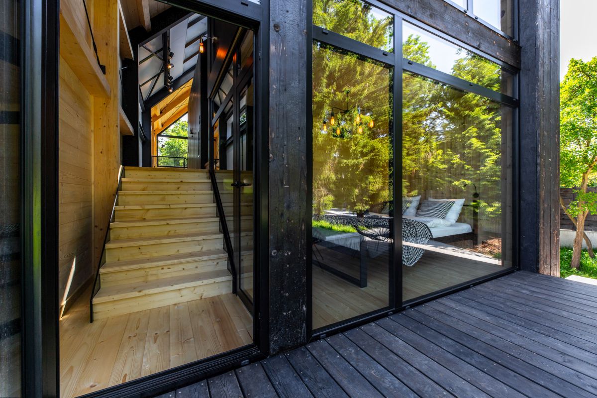 The multitude of glass walls give the houses a very modern appearance while also making the most of the beautiful views surrounding them
