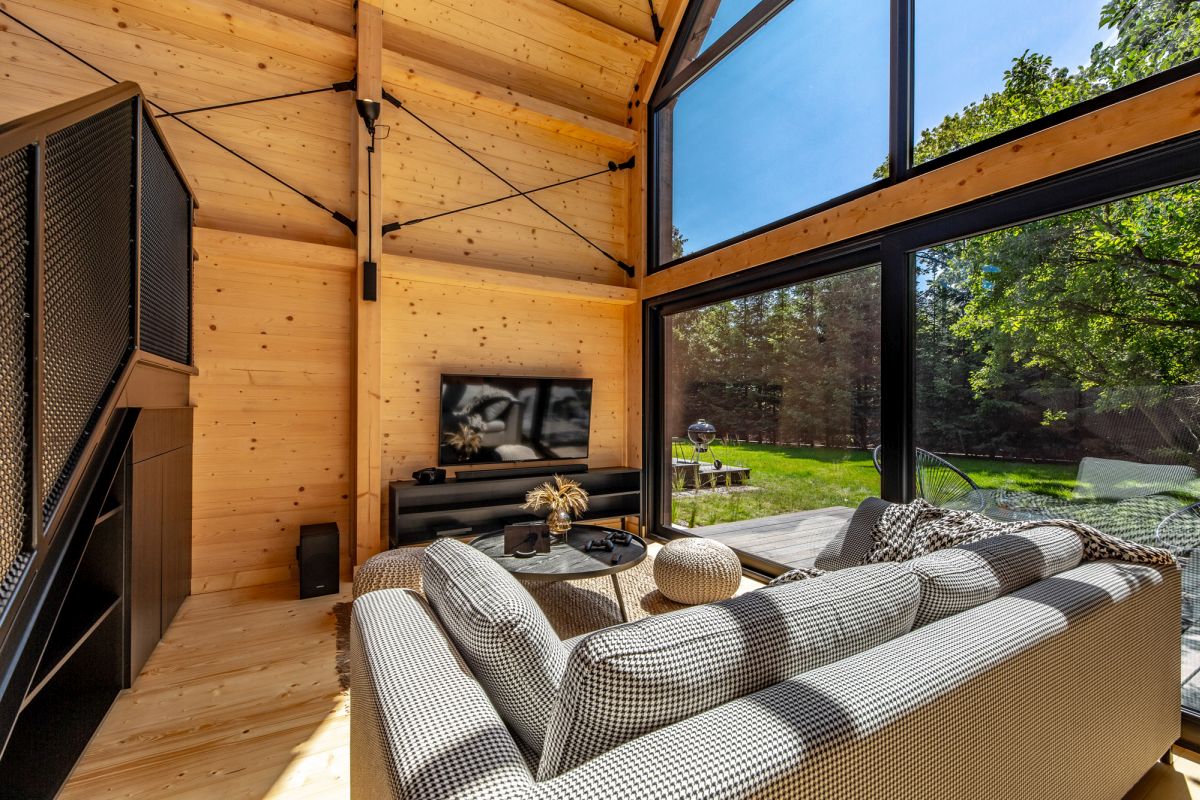 The wood which is extensively used through the interior design gives the house a warm and natural look