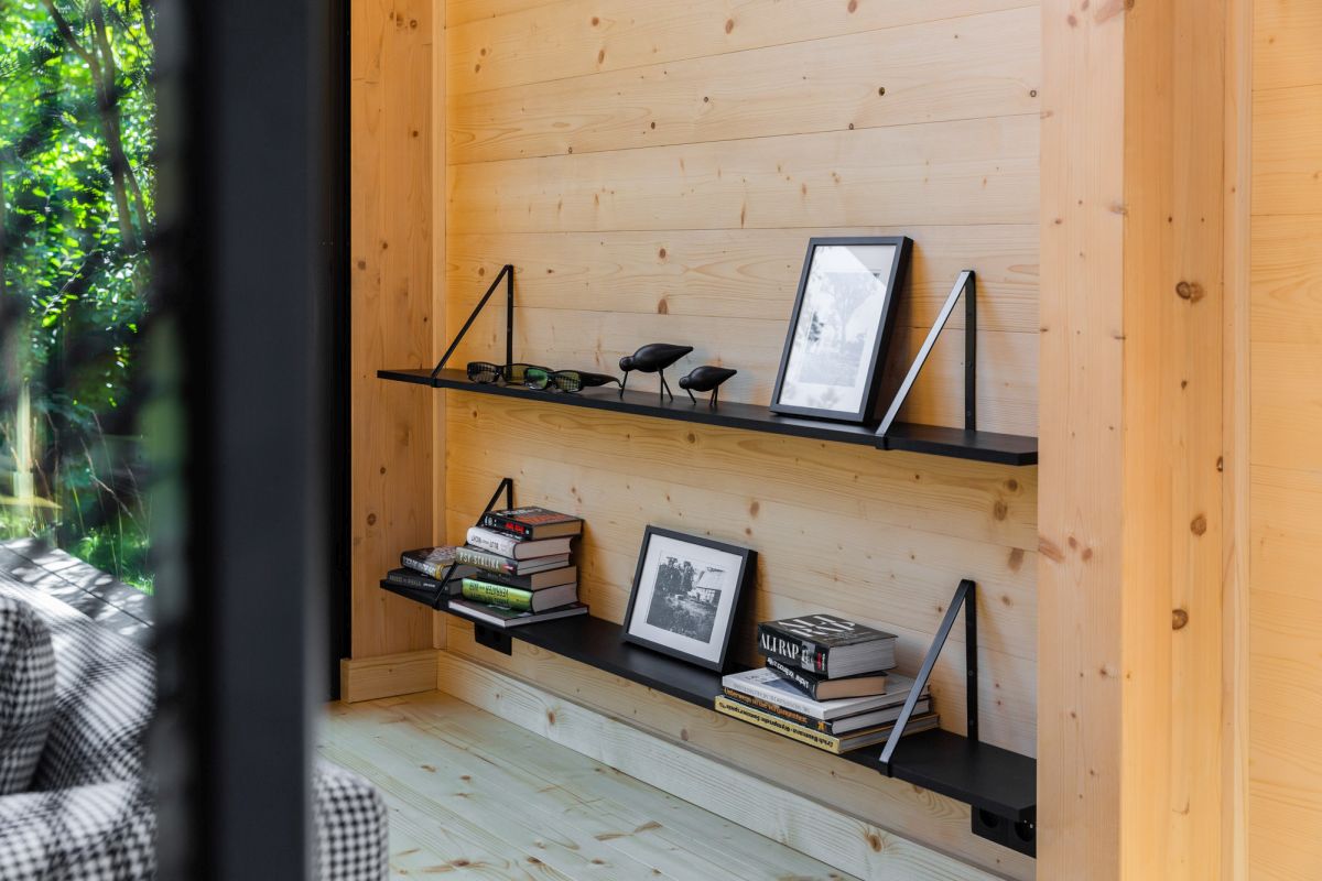 The interior design is harmonious and seamlessly blends modern and traditional details