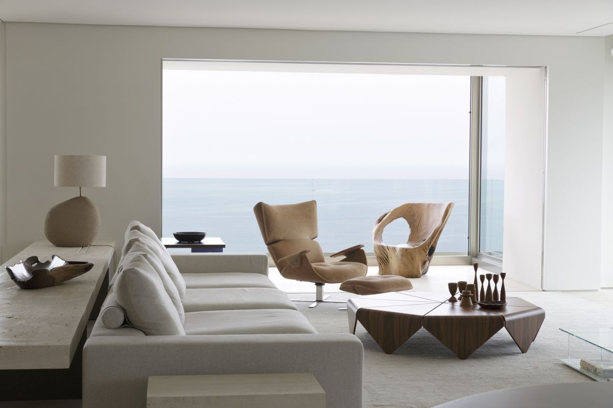 The apartment has 360 degree views of the ocean and the marvelous surroundings