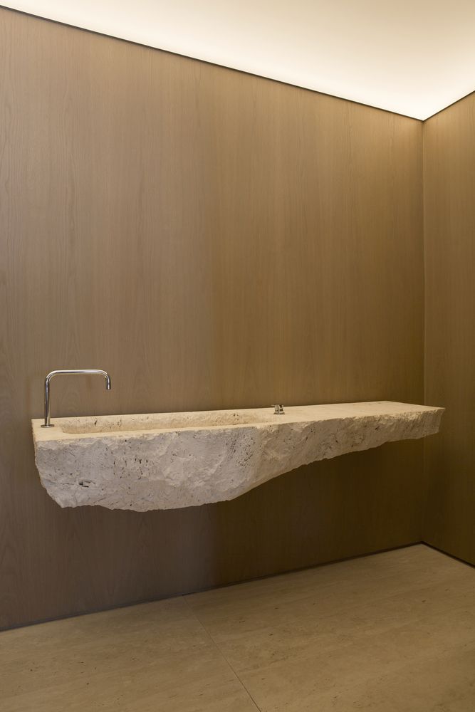 The interior design of the apartment is based on natural materials