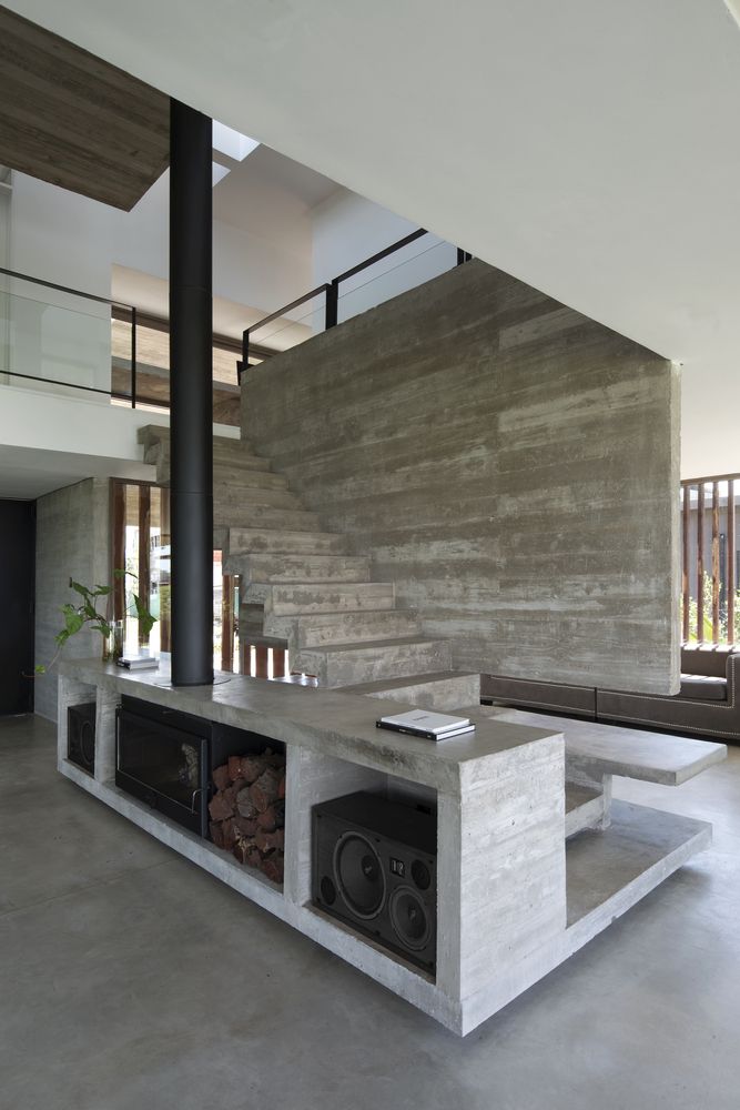 At the core of the house stands a double-height volume which accommodates the social areas