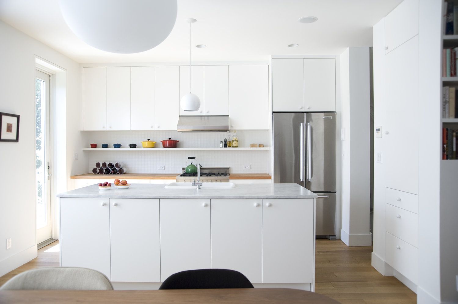 all white kitchen design idea 24