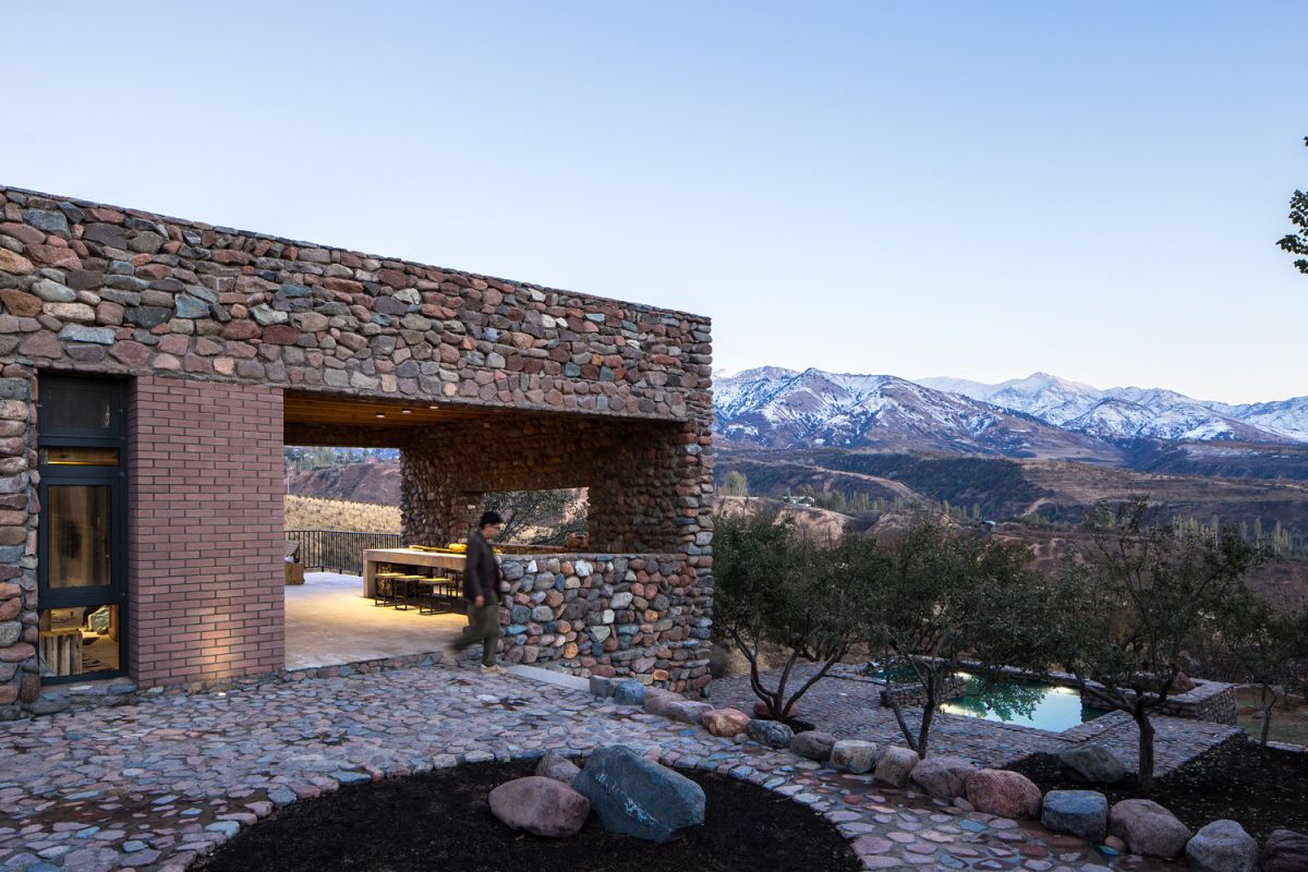 Visually, the house shares a strong connection with the mountains visible in the distance