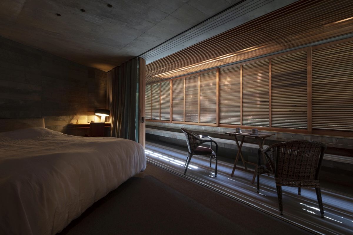 The wooden louvers can be closed and the internal spaces can extend onto the terraces