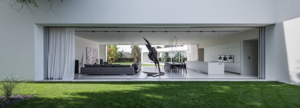 The sections facing the garden open up to the outdoor is a very natural and organic manner