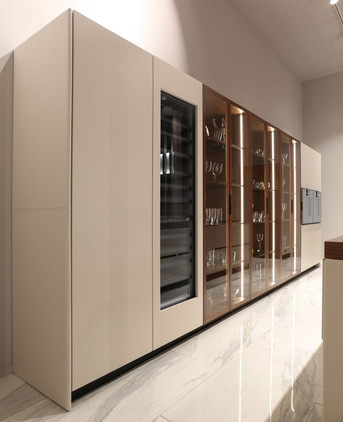 The large cabinet unit offers lots of storage while maintaining a very simple and modern appearance