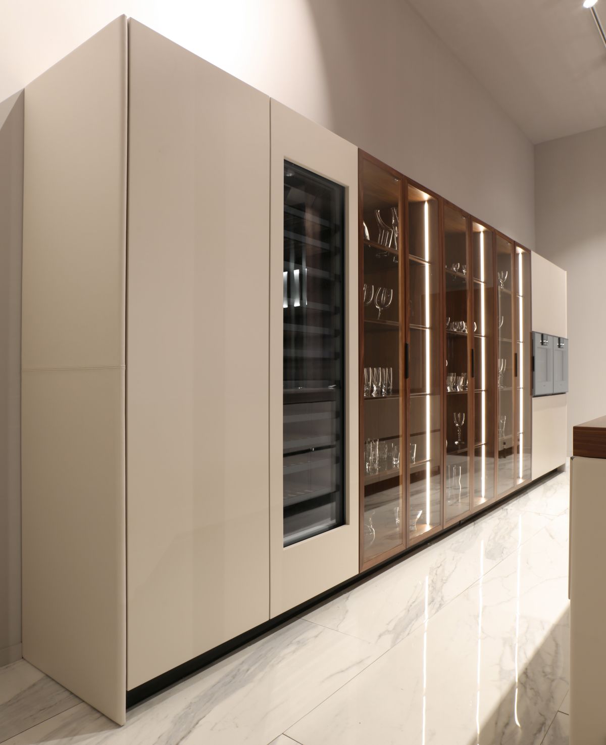 A selection of electrical appliances complete the kitchen, blending into the design perfectly and flawlessly