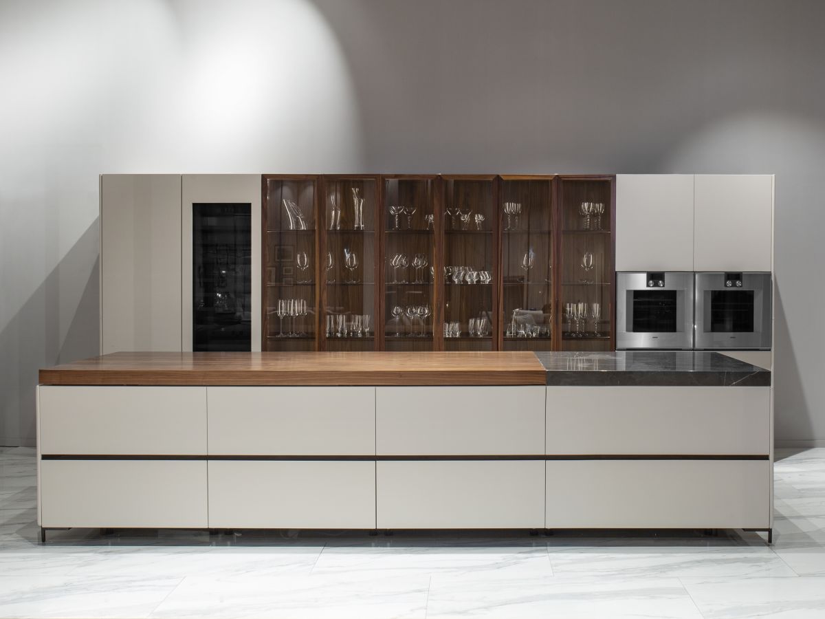 This amazing kitchen is entirely handmade using refined materials such as Canaletto wood, marble and Cuoio leather