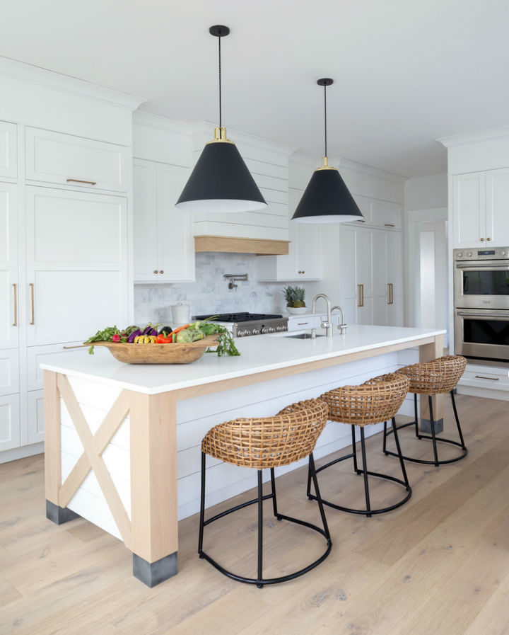 timeless and airy kitchen with island