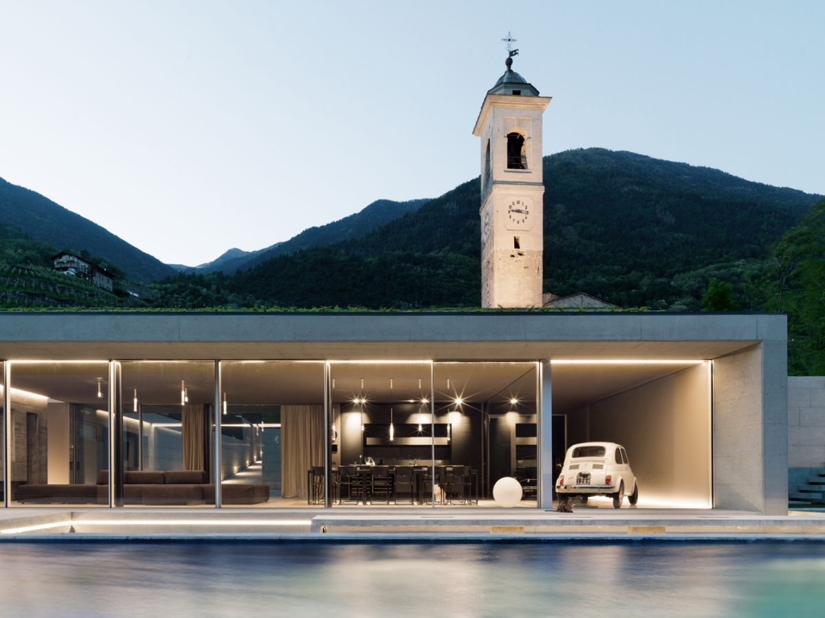 The G House is a very nice blend of modesty and glamour, perfectly balanced inside and out