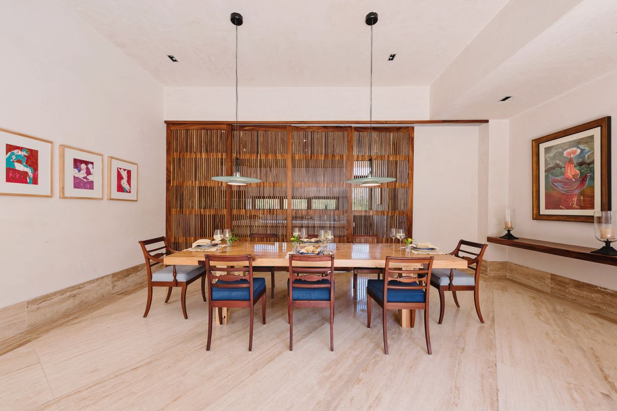 The dining room can be separated from the kitchen through sliding semi-opaque doors