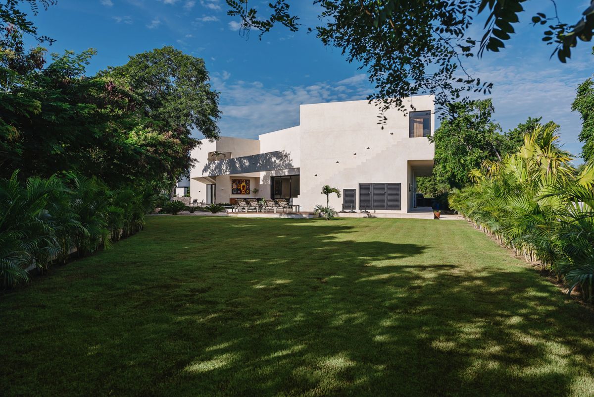 Although the site might seem very limited, it actually expands quite a bit at the back of the house